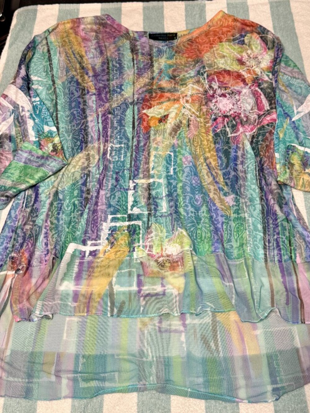 Katharina Marie - 3/4 Sleeve  Contemporary Print Blouse - Size: M